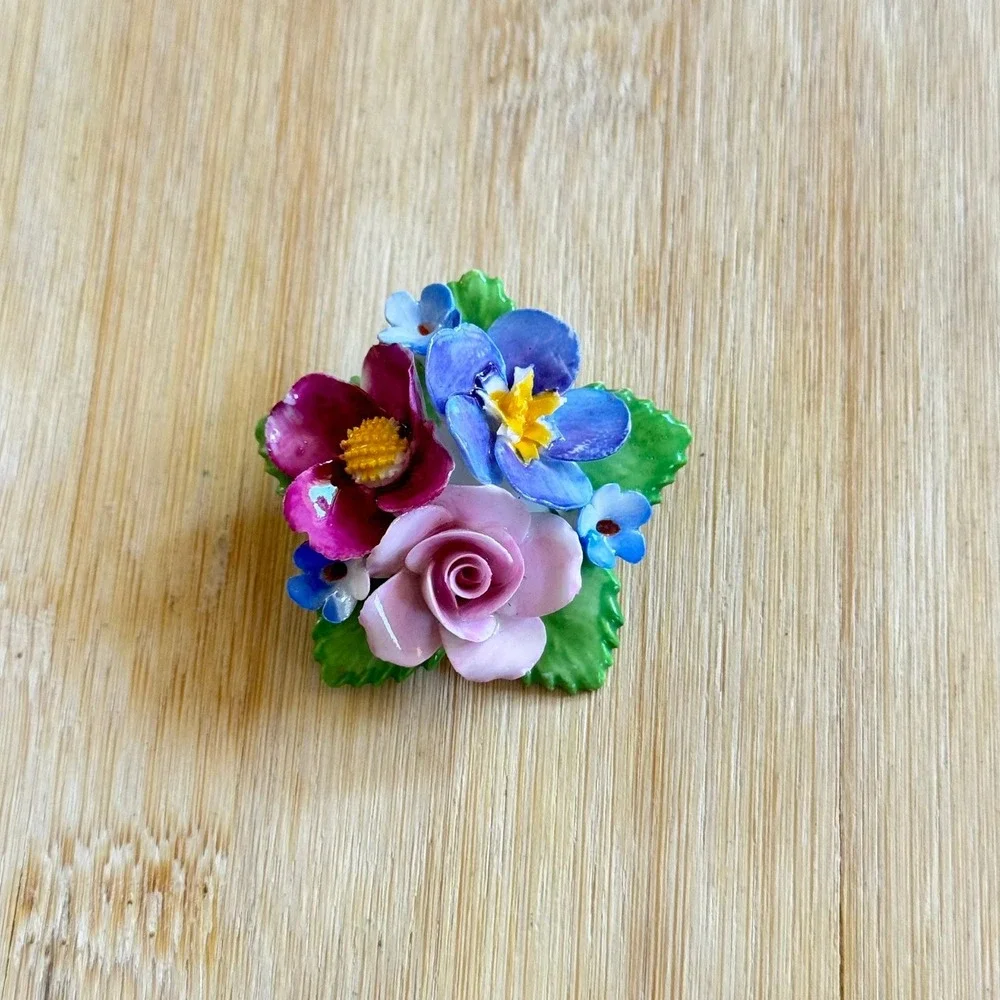 Denton‎ China England Floral Pin Brooch VTG Purple Blue Porcelain Flower Bouquet